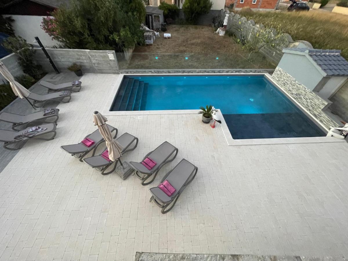 Croliday Apartment With Pool Nin Врси Экстерьер фото