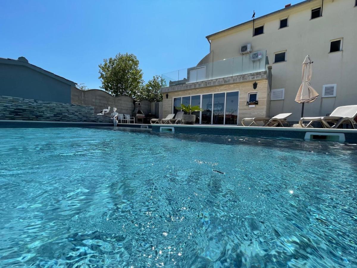 Croliday Apartment With Pool Nin Врси Экстерьер фото